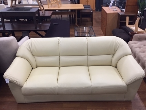 URBAN！！三人掛けソファー売場展開中！！！