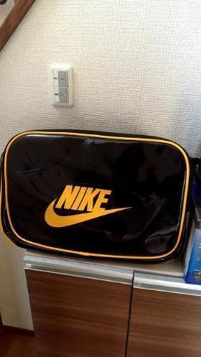 ナイキ　スポーツバッグ　エナメル