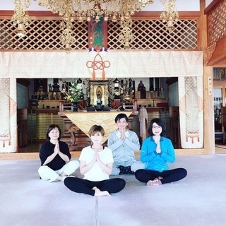 お寺でYOGA