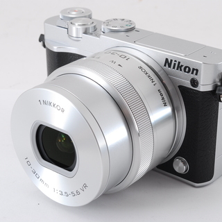 Nikon 1 J5 シルバー レンズキット★ボディ&レンズは新品★ミラーレス始めるならこれ！スマホへ転送♪元箱、新品8GB SDカード付き！