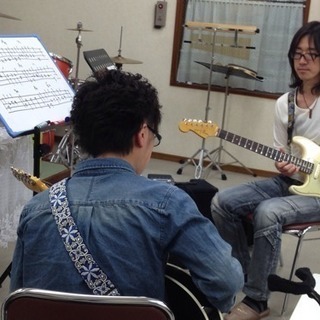 左利きの方の為のギターレッスンやっております。左利きならではの問題点改善も行います。の画像