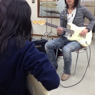 左利きの方の為のギターレッスンやっております。左利きならではの問題点改善も行います。の画像