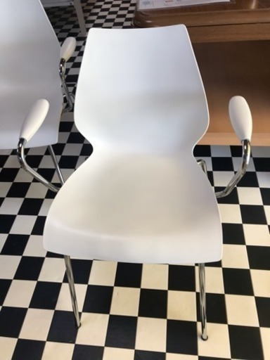 【リサイクルサービス八光　田上店　配達・設置OK】Kartell（カルテル） MAUI（マウイ）アーム付きホワイト
