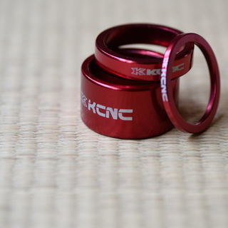 26インチMTB用チューブと26インチリムテープ 20㎜各１箱、KCNCスペーサの画像