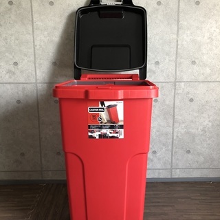 ゴミ箱　ふた・2輪付き　90リットル　2000円　（レッド）