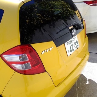 ホンダ　フィット　2008年式　1.3G　純正ナビ　黄色　73,000km　車検2019年10月まで　スタッドレス付き　夏タイヤも1シーズンの画像