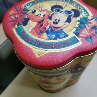 ディズニーランド  レトロ感のある柄の缶の画像