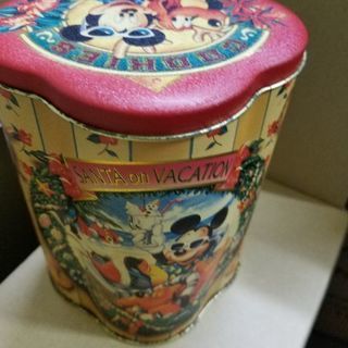 ディズニーランド  レトロ感のある柄の缶の画像