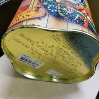 ディズニーランド  レトロ感のある柄の缶の画像