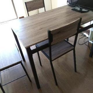 ダイニングテーブルの画像