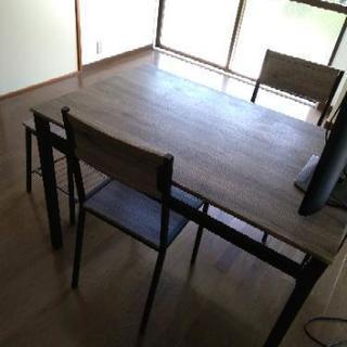 ダイニングテーブルの画像