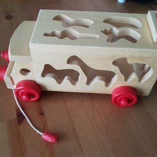 木のおもちゃ（車）