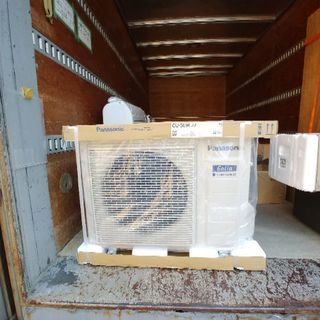 只今仮予約になりました。取り付け工事無理です。個人分割の相談もお受けいたしますも値引きしました。2019年モデル　18畳用　新品未使用　大容量　松江市の方は取り付け工事代金こみですの画像