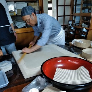 蕎麦打ち道場に入門しませんか？お一人づつ丁寧にご指導します