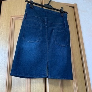 タイトスカート しまむらの画像