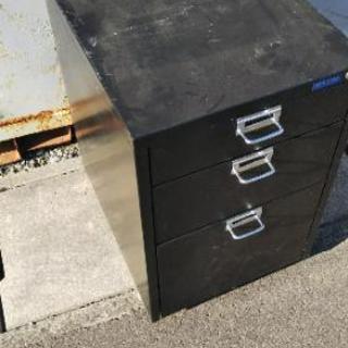 スチール家具 3段引き出しの画像