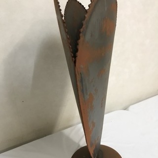 ブリキ花入れの画像