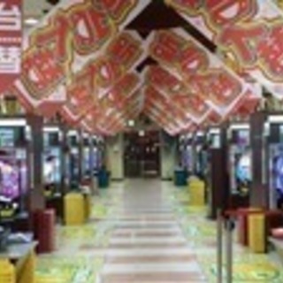 【遅番スタッフ急募！】パチンコ店で夕方から接客のお仕事の画像