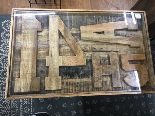 カフェ風デザインガラステーブル