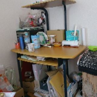 パソコン机差し上げます