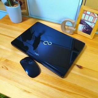 大容量640GBでcorei5の極上FUJITSU♪ 高級感のある光沢シャイニーブラック！　13.3inch軽量PCで持ち運びも便利☆　最新Windows10ノートパソコン！　高速★　メモリ4G　Webカメラ付き　富士通　FUJITSU　LIFEBOOK　大画面　最新Windows10　64Bit　黒　高級感　マウス付き 　ノートパソコン　無線LAN　Wi-Fi対応　DVDドライブ