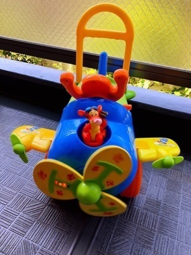 Disney ティガの飛行機