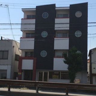 ★貸店舗・事務所★石津川駅６分　旧２６号線に面す　１階路面店４３...