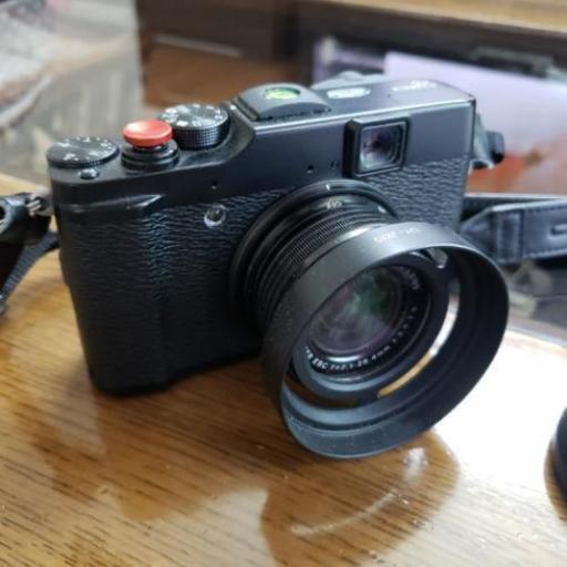 値下げしました！超お得　美品FUJIFILM　x10売ります付属品多数❗