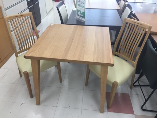 取りに来て頂ける方限定！ナチュラルのダイニング3点セットのご紹介です！