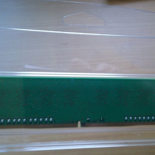 パソコン　ディスクトップメモリーＤＤＲ４の画像