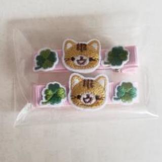 ハンドメイド　ヘアピン(茶ネコ クローバー)