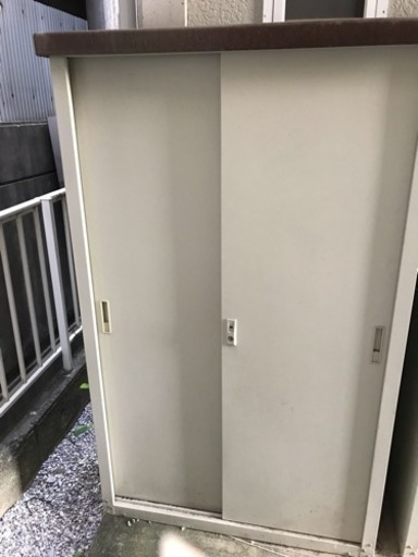 物置、2個の出品になります。