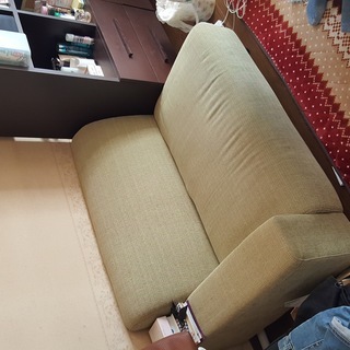 ソファー譲ります。