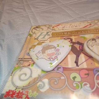 おそ松さんシリーズ  缶バッチ２個セットの画像