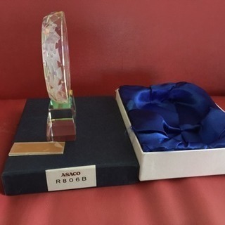 クリスタルガラスのトロフィーの画像