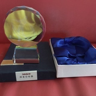 クリスタルガラスのトロフィーの画像