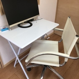 作業デスク&チェアの画像