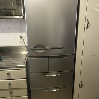冷蔵庫あげます。運び出しして下さい。の画像