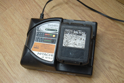 日立 コードレスインパクトドライバ WH14DBAL 14.4V グリーン系 バッテリー2個 ケース付き HITACHI ☆ PayPay(ペイペイ)決済可能 ☆ 札幌市 清田区 平岡