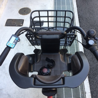 ヤマハ　パスバビー　アン　三人乗り　新基準　20インチ　子供乗せ　2018年　ギュットアニーズ　ビッケ　神戸市　電動自転車　地域限定の画像