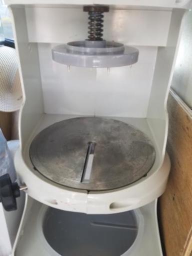 【値下げしました‼】業務用　かき氷機　プラスで新品替刃一枚(4000円相当)つけます！