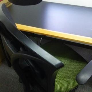 デスク ＆ OAチェアーの画像