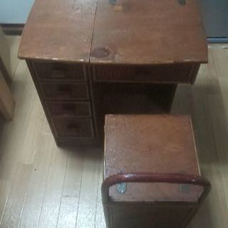 レトロな鏡台