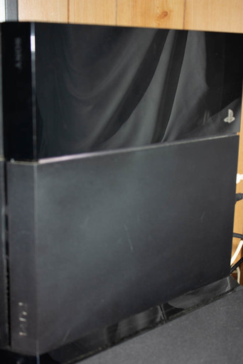 【本日中に取引連絡限定】PS4 本体 CUH-1000 縦置きスタンド ソフト2本付 SEKIRO キングダムハーツHD1.5+2.5