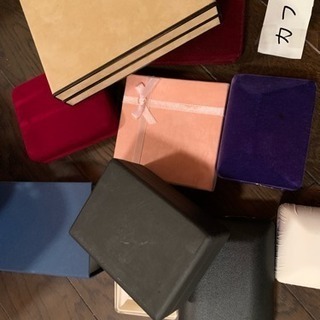 無料 0円 アクセサリーケース ブローチ イヤリング ピアス カフス ボールペン ネックレス コイン ケースなどいろいろ多数ありの画像