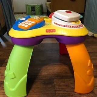 fisher price 0歳児から2歳にかけて使うおもちゃです