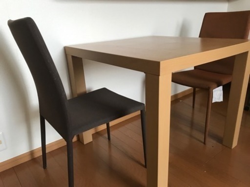 ダイニングテーブルと椅子2脚セット
