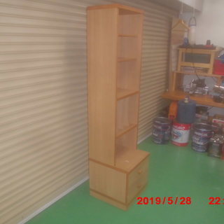 もらって下さい。古い本棚　引き出し付き！の画像