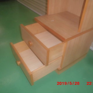 もらって下さい。古い本棚　引き出し付き！の画像