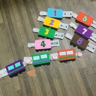 相談中  知育玩具 ボタンの練習
